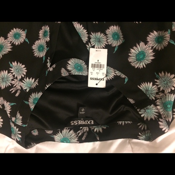 Black floral Express Trapeze dress - size M (NWT) - Picture 5 of 7